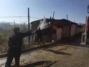 Boyabat’ta ev yangını