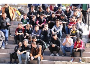 Kalbinden bıçaklanan lise öğrencisi son yolculuğuna uğurlandı