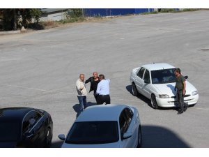 Denizlispor’un eski Başkanı Süleyman Urkay belinde silahla kulüp binasını bastı