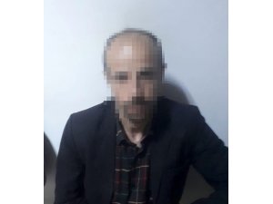 İstanbul’da önüne gelene bıçakla saldıran şahsın saldırı anları kamerada