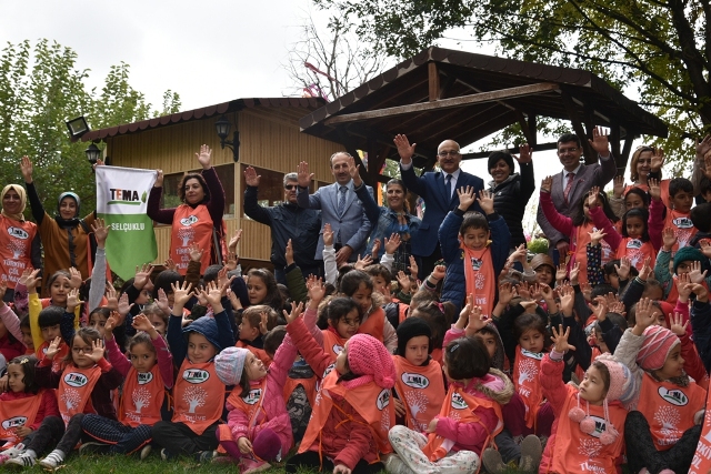 Öğrenciler pelit topladı