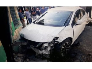 Adana’da, otomobiller çarpıştı: 8 yaralı