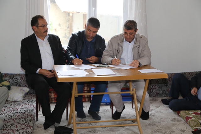 Çiftçilere süt koyunu dağıtıldı