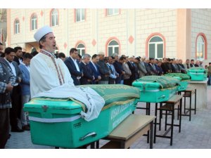 Yangın faciasında ölen baba ve 3 çocuğu toprağa verildi