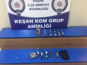 Kaçak içki, sigara ve oto parçaları ele geçirildi