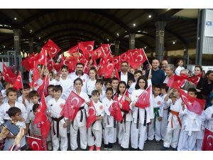 Biga Belediyesinin minik sporcularından Mehmetçiğe selam