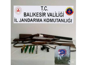 Manyas’ta uyuşturucu ve silah operasyonu