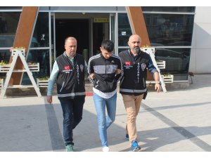 4 aydır aranan suçlu, polisin şüphelenmesi sonucu yakalandı