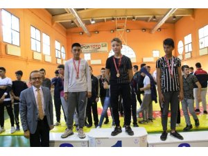 Kütahya’da güreş müsabakaları madalya töreni