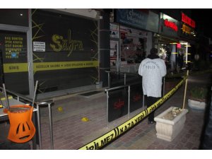 Konya'da kavgada bir kişi yaralandı dükkan camlarını sopa ve masayla kırdılar