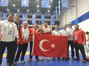 Rıza Kayaalp'ten altın madalya