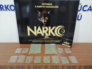 Traktör römorkunda esrar ele geçirildi