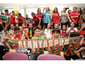 Alanyaspor öğrencilerle buluştu