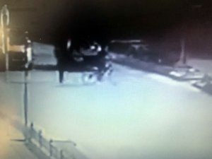 Yaya geçidinde birisi durdu, diğeri vurdu