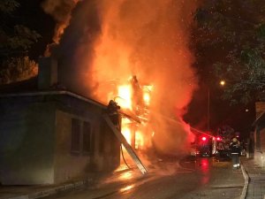 Tarihi konak kül oldu