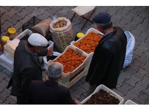 Natürel kayısı, üreticisinin yüzünü güldürdü
