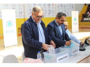 Elazığ’da 806 aile, kura ile konut sahibi olmanın sevincini yaşadı