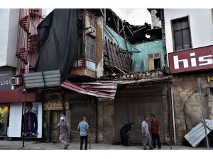 Mersin'de kullanılmayan binada çökme