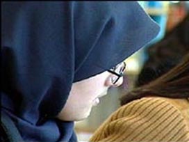 İspanya'da lisede başörtüsü tartışması