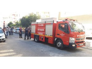 Binanın elektrik panosundaki yangın korkuttu