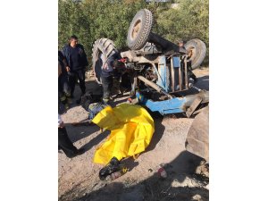 Traktörün altında kalan sürücü hayatını kaybetti
