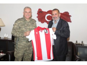 Garnizon Komutanı ve Başsavcıya Samsunspor forması