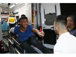 Silahla 2 kişiyi yaralan zanlı evlerin damlarından atlayıp kaçarken boşluğa düştü