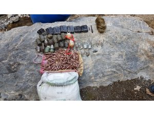 Van’da PKK’ya ait 15 adet el bombası ile 2 adet EYP düzeneği ele geçirildi