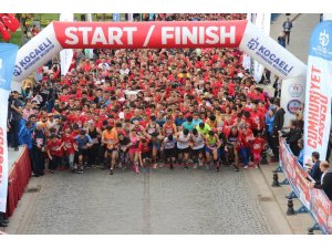 Binlerce vatandaş Cumhuriyet için koştu