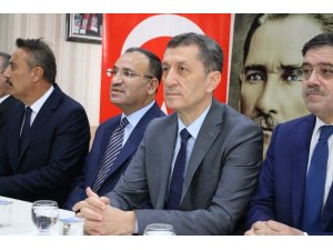 Bakan Selçuk: "Hep birlikte ne tür tedbirler almamız gerektiği konusunda istişarelerde bulunuyoruz"