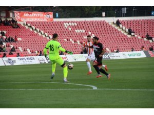 TFF 1. Lig: Balıkesirspor: 2- Adanaspor: 0 (İlk yarı sonucu)