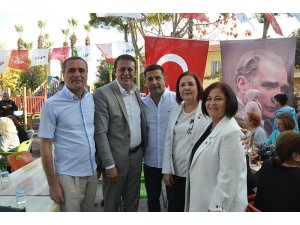 Kuşadası’nda Cumhuriyet sevdalıları bir araya geldi