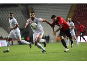 Süper Lig: Gaziantep FK: 0 - Alanyaspor: 1 (İlk yarı)
