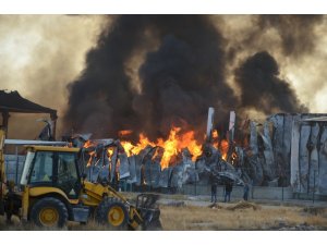 Konya’da bisküvi ve şekerleme fabrikasında yangın