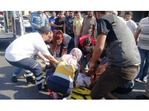 Yaya geçidinden karşıya geçen motosiklete kamyonet çarptı, sürücü öldü