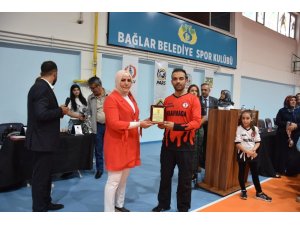 Kadınlar şiddete karşı kendilerini savunacak