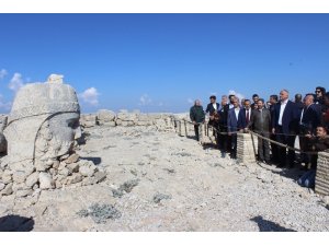 Bakan Ersoy’un Nemrut programında belediye başkanı fenalaştı