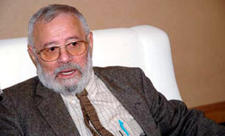 Hürriyet yazarın'ın kutlu doğum sancıs