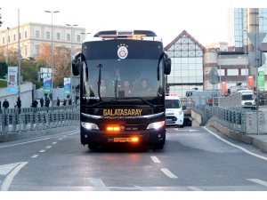 Takımlar stada geldi