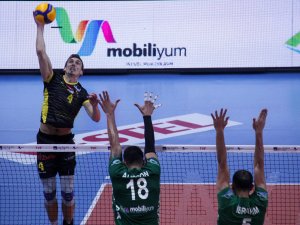Voleybol: AXA Sigorta Efeler Ligi