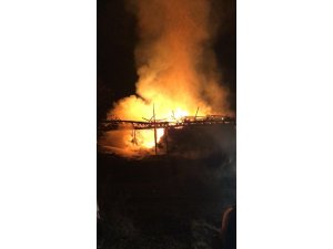 Kastamonu’da tarihi konak kül oldu