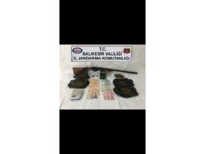 Jandarmadan uyuşturucu ve silah operasyonu