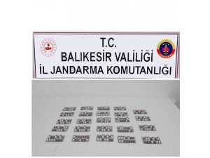 Ayvalık’ta uyuşturucu hap getiren karı-koca jandarmaya yakalandı