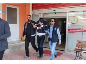 Maskeli bıçaklı gasp kamerada