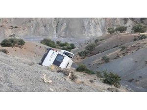 Tekstil işçilerini taşıyan minibüs şarampole yuvarlandı: 1 ölü, 10 yaralı