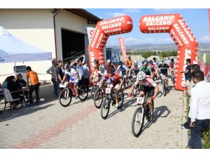 Dağ bisikleti yarışı nefes kesti