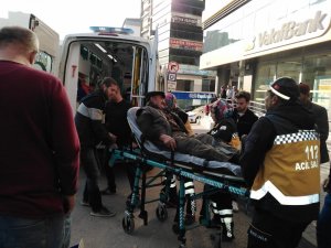 Kamyonet yayaya çarptı, 1 yaralı