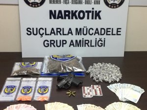 Yeni Foça’da uyuşturucu satıcılarına balyoz gibi inen operasyon