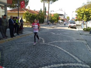 Selendili öğrenciler ’Cumhuriyet’ için koştular