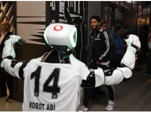 Robot Veysi, derbiyi izledi